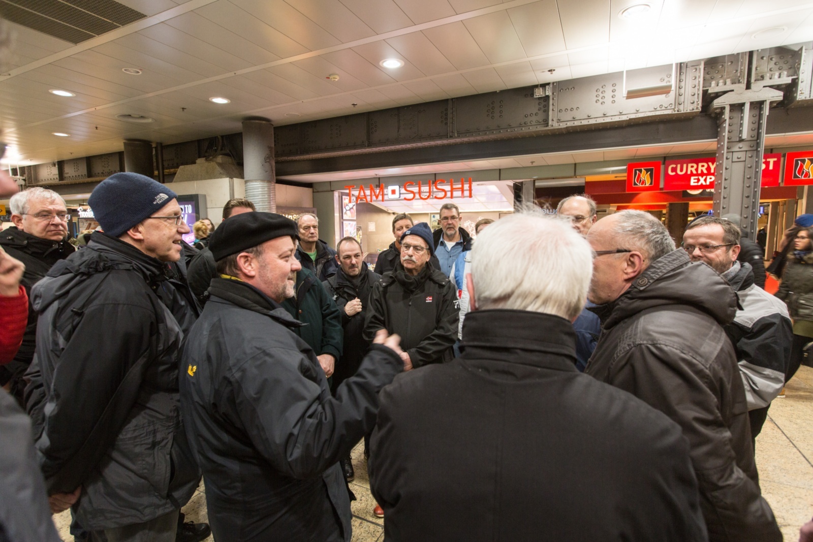 Ladenpassage im Kölner Hauptbahnhof