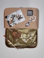 ein Koffer für ein Flüchtlingskind von OB Uwe Richrath